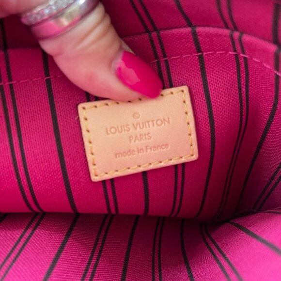 Louis Vuitton Monogram Canvas Neverfull Pouch Red Interior  (116630-1) - Picture 7 of 9